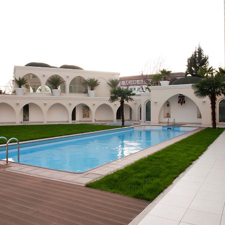 Holiday Inn Istanbul City By Ihg Einrichtungen foto The swimming pool