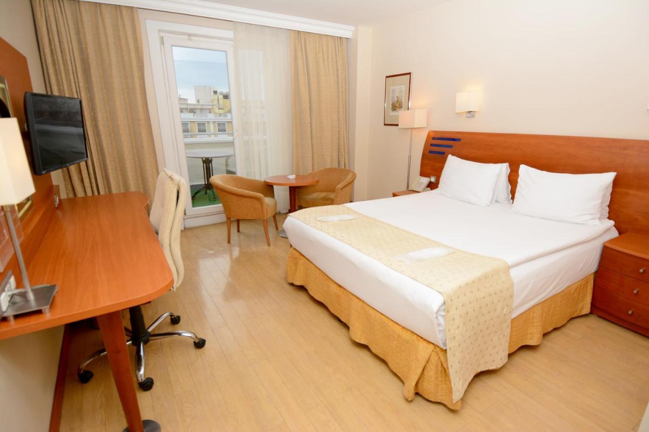 Holiday Inn Istanbul City By Ihg Exterior foto A typical hotel room