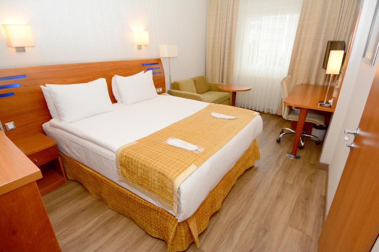 Holiday Inn Istanbul City By Ihg Exterior foto A room at the hotel