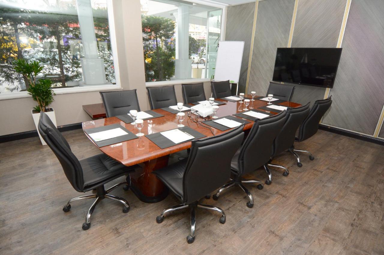 Holiday Inn Istanbul City By Ihg Exterior foto A boardroom table